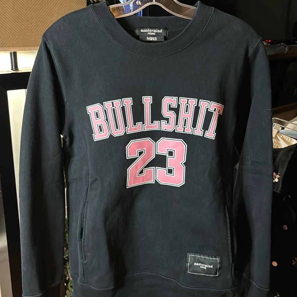 MASTERMIND FEMME A-girl’s navy sweatshirt size medium.